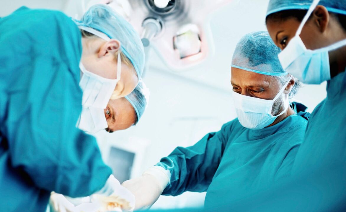 Proces zväčšenia penisu chirurgmi prostredníctvom chirurgického zákroku